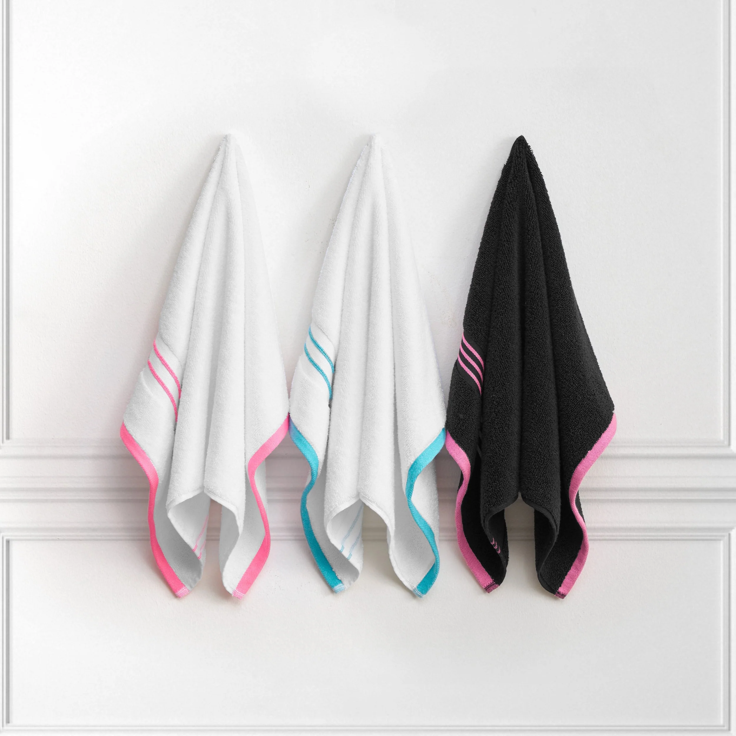 Neon Border Bath Towel Set - Image 6
